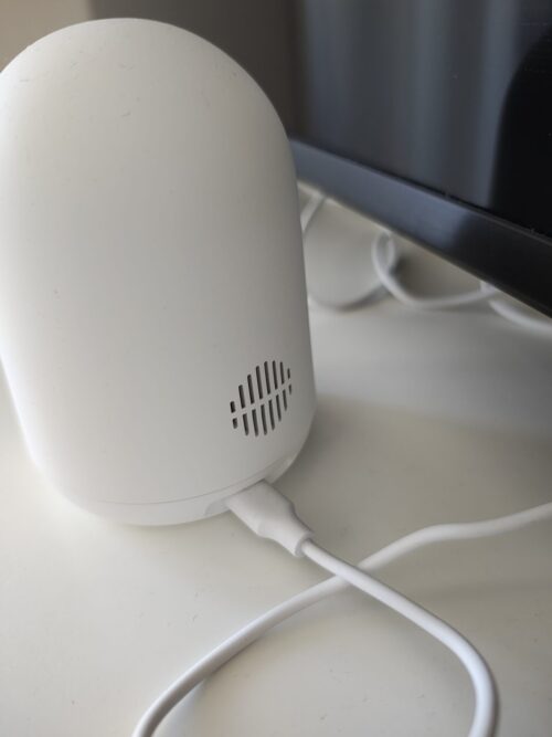 SwitchBot見守りカメラPlus 3MPの背面のスピーカー